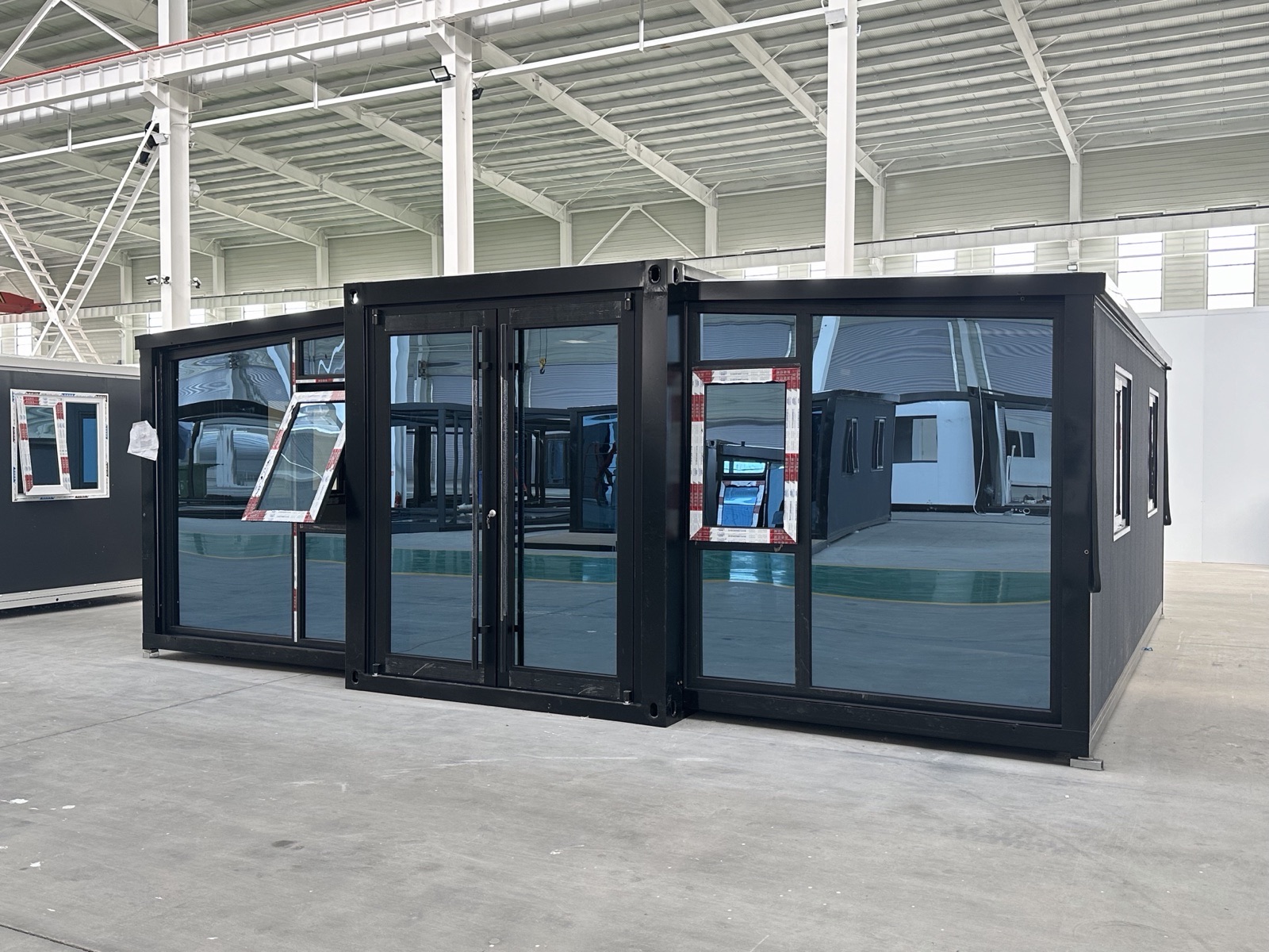 Black 20 ft expandable modular house