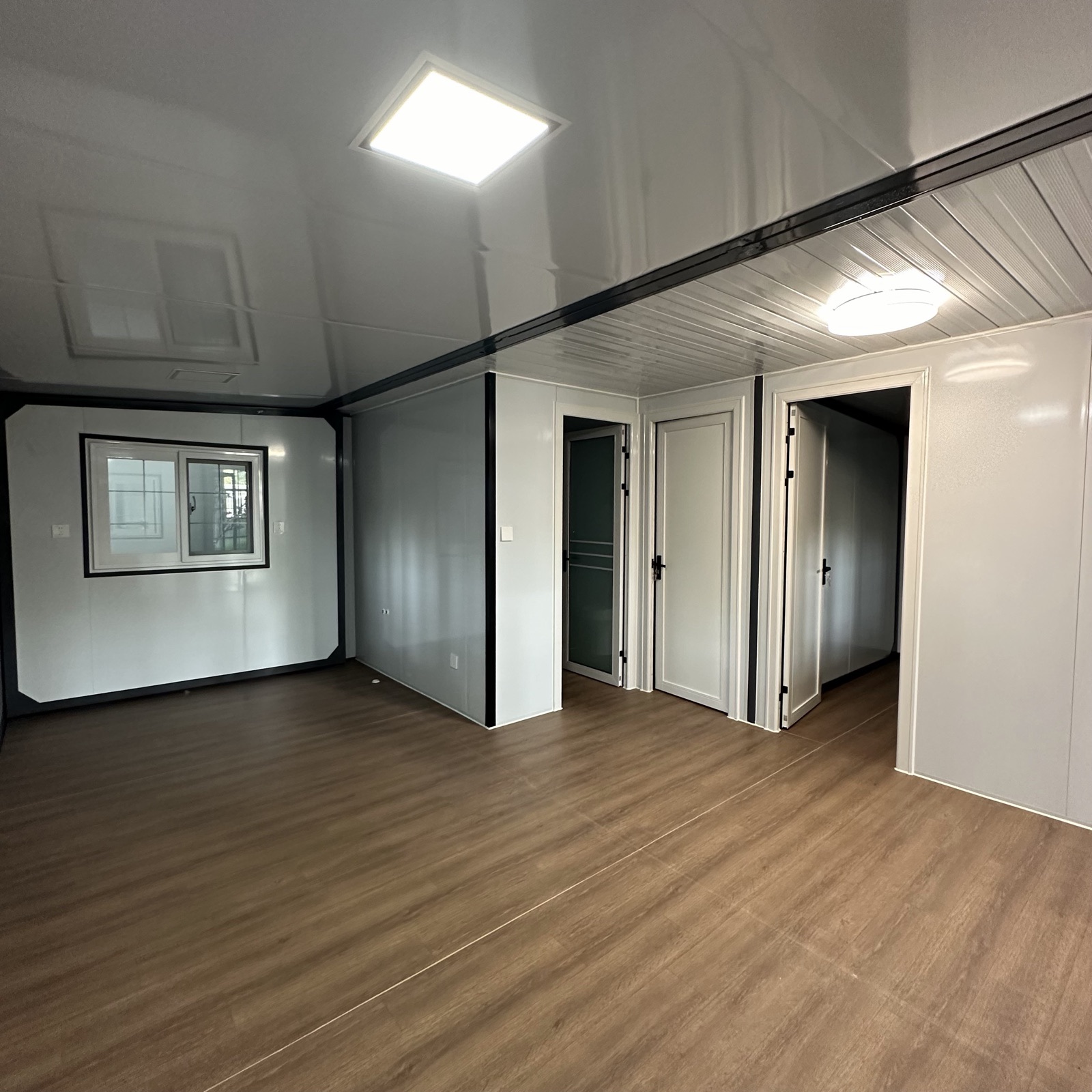 Unfurnished 20 ft house interior